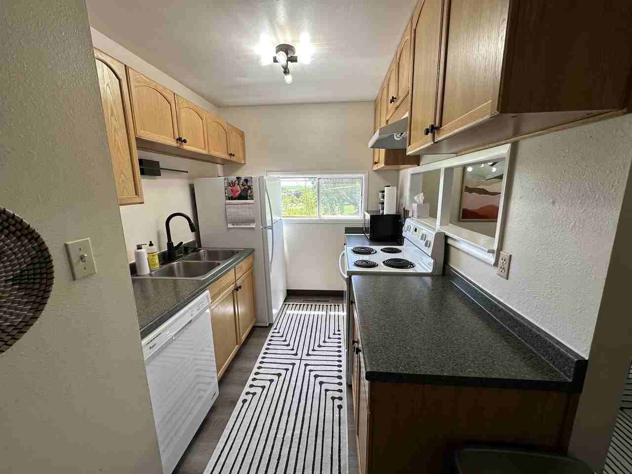 68 12th St - Photo 2 of 9