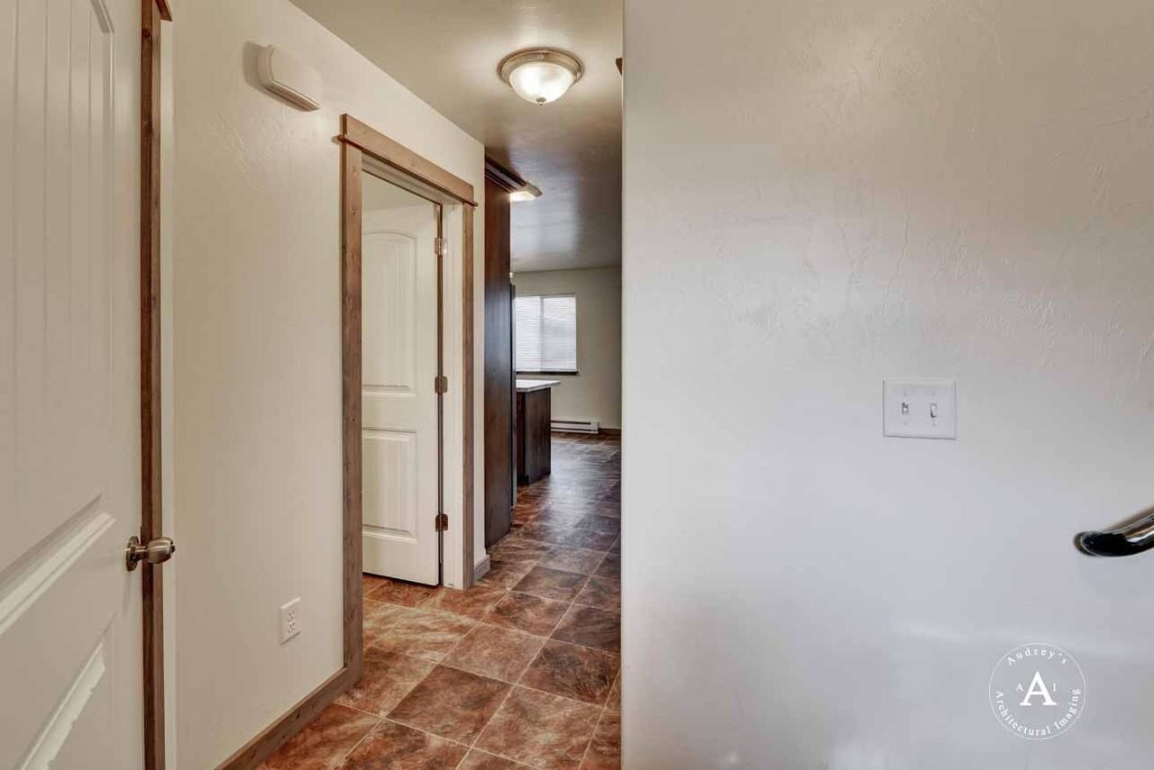 2050 Gold Ave - Photo 2 of 21