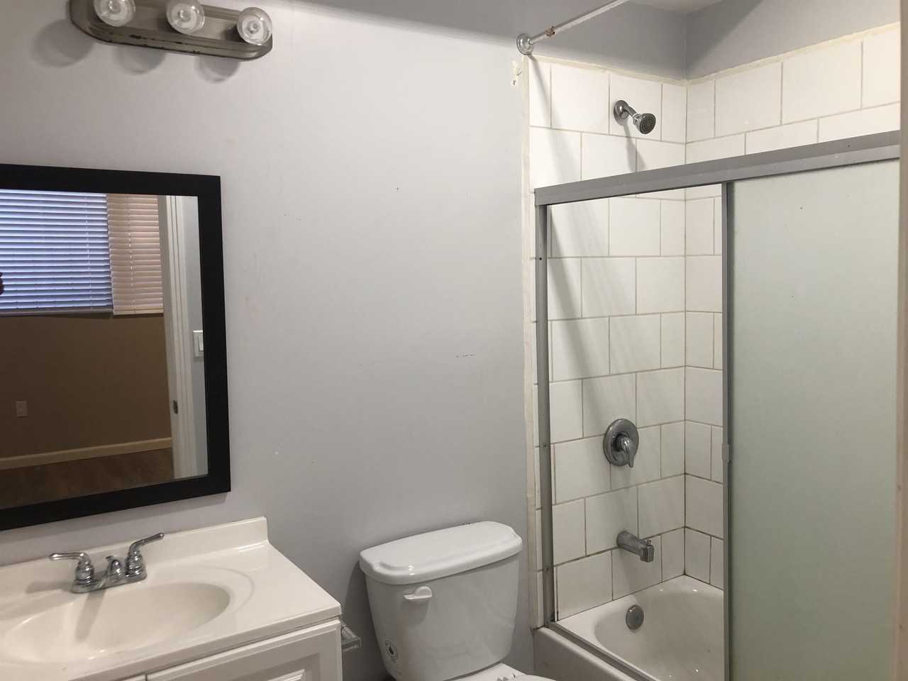 951 Menlo Avenue - Photo 6 of 11