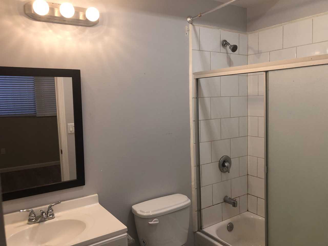 951 Menlo Avenue - Photo 7 of 11