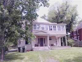 featured image of 700 E 7th St