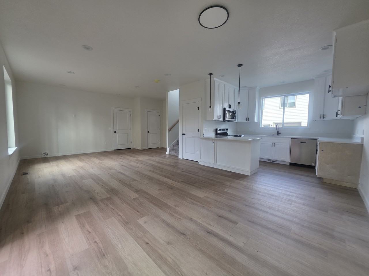 MHH8-18- 721 E St Independence, OR 97351 - Photo 5 of 34