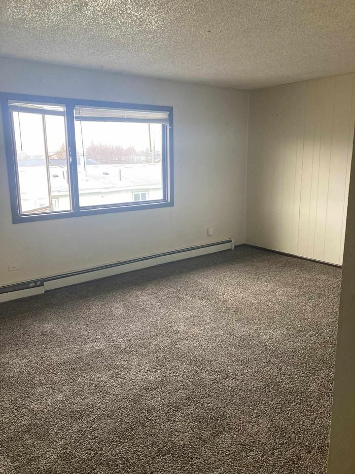 4340 San Roberto Avenue - Photo 4 of 5