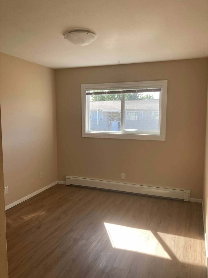 4228 San Roberto Avenue - Photo 6 of 12