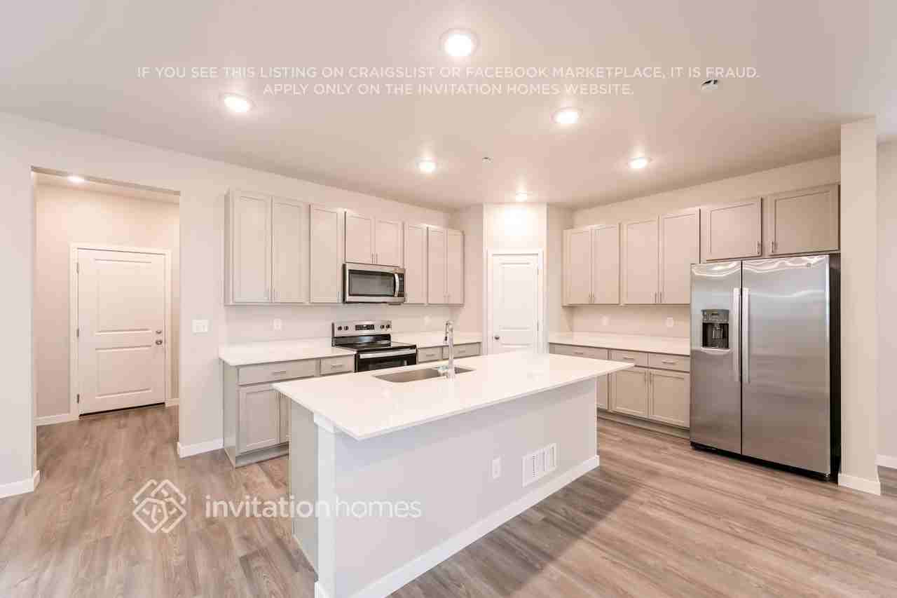 4721 Valdai Ct - Photo 7 of 18