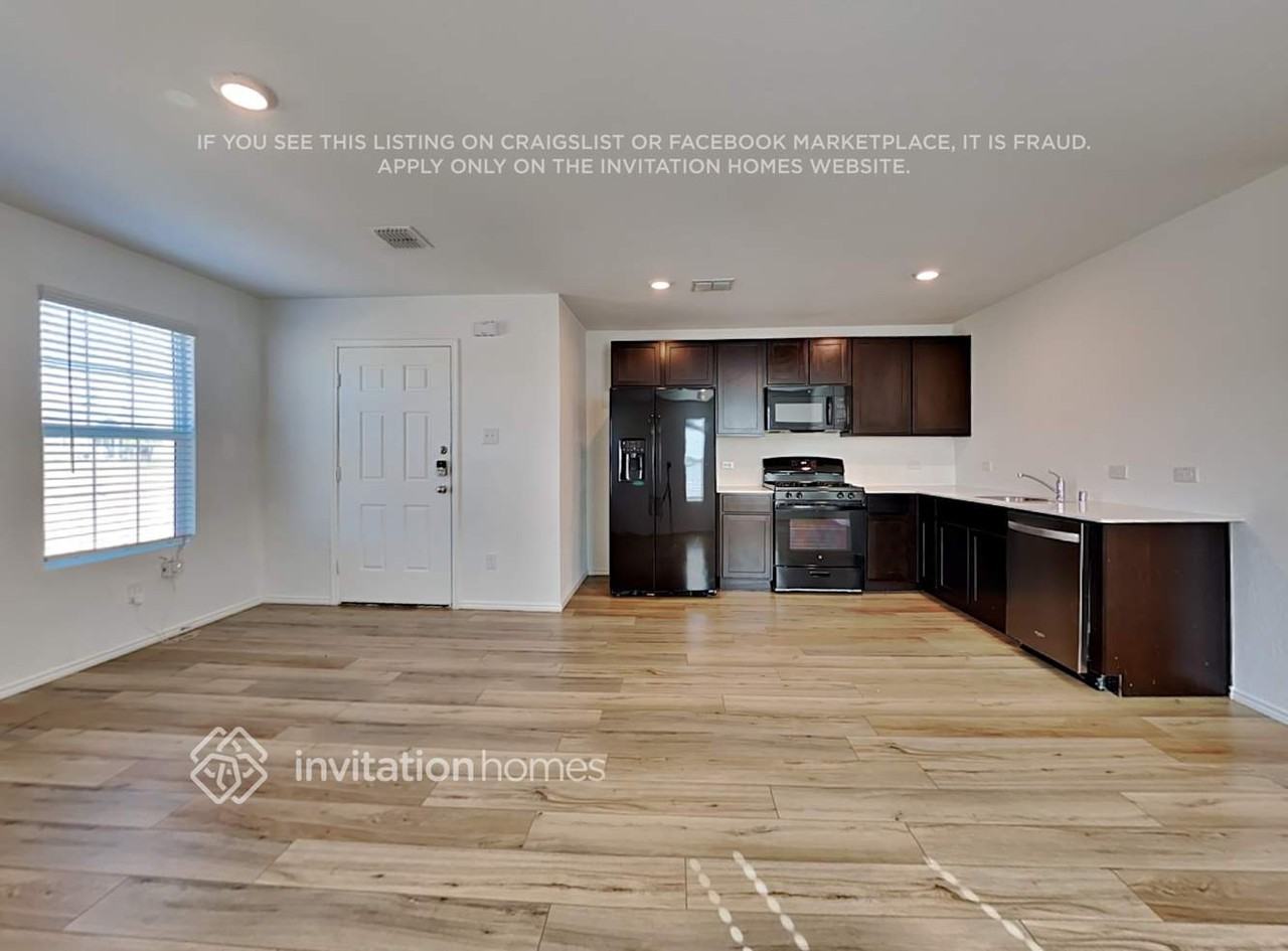 3068 Wallace Wells Court - Photo 5 of 19