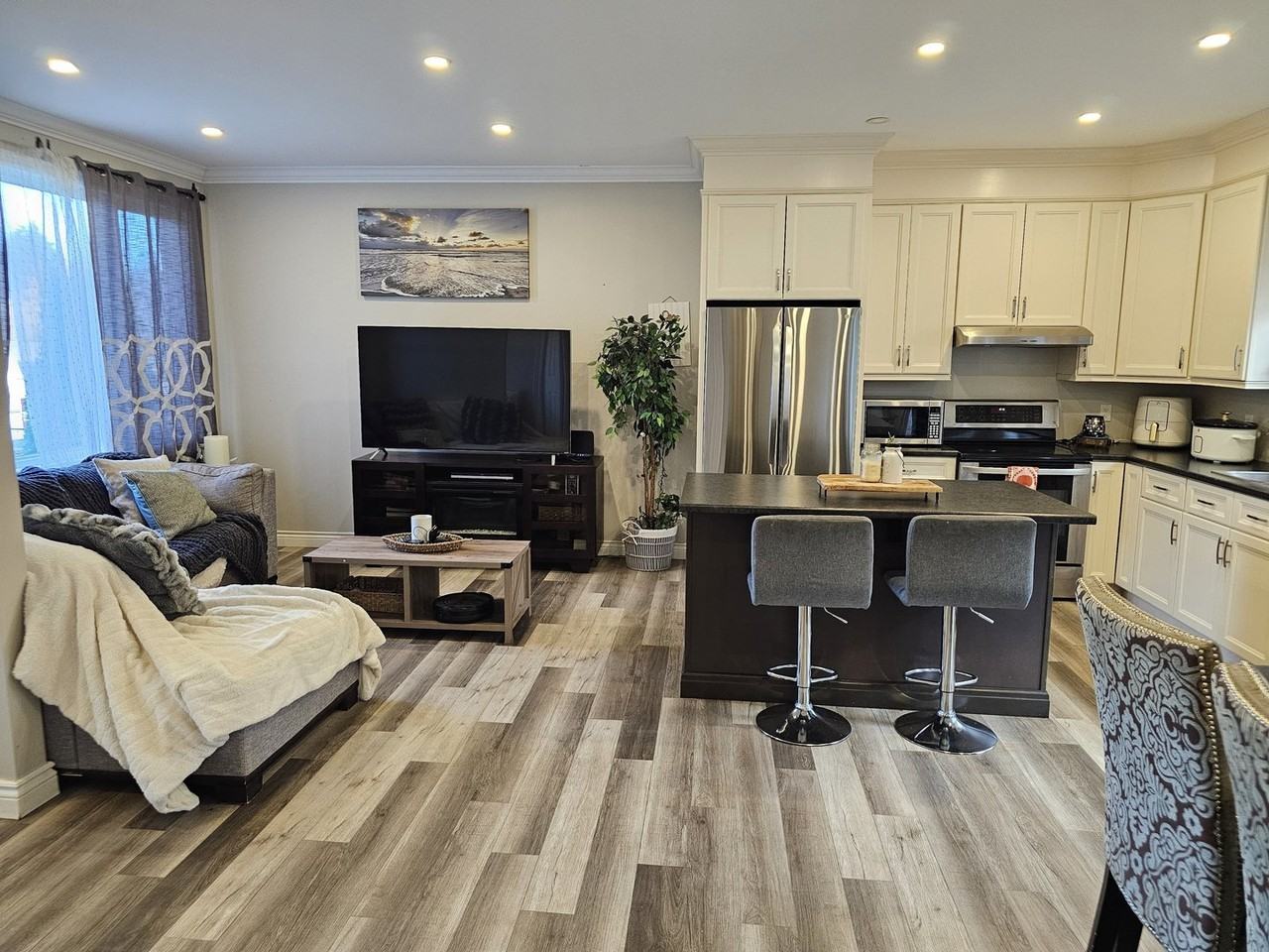 979 Sunnidale Road - Photo 2 of 9