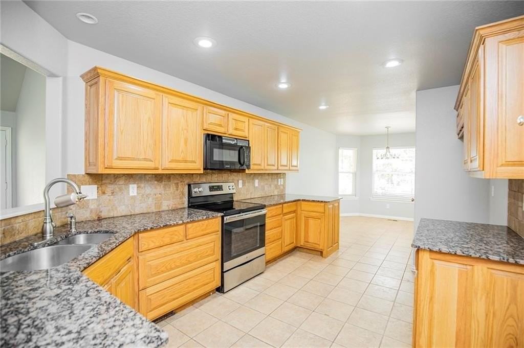 41 May Ln - Photo 3 of 27