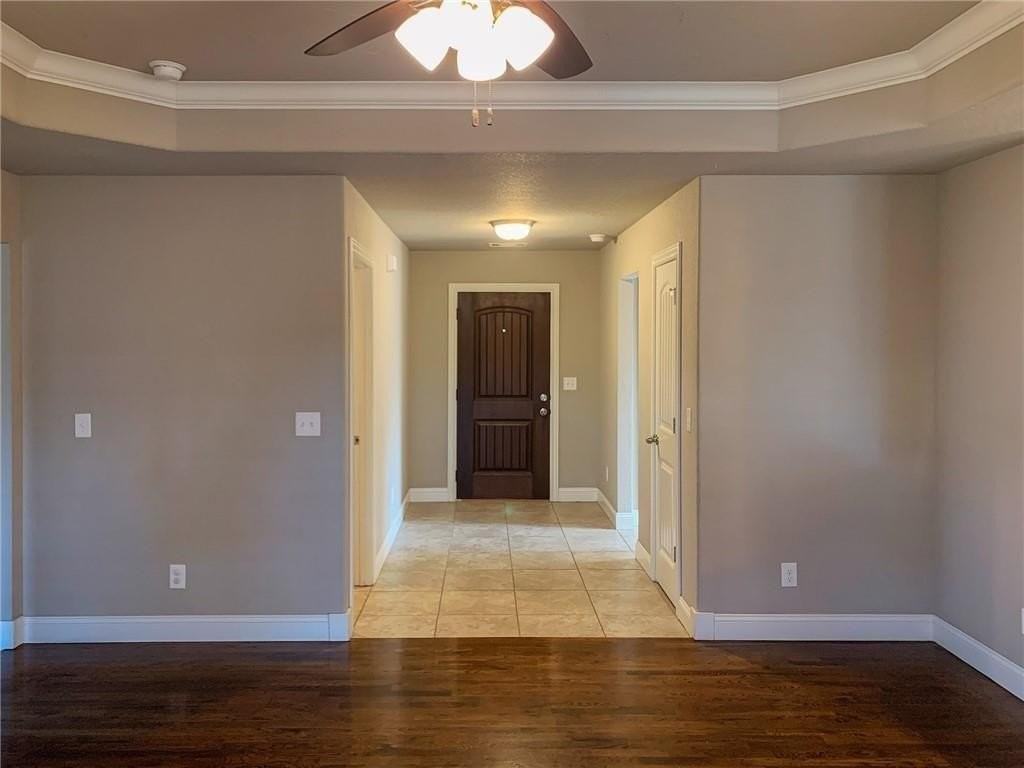 900 Sw Crownview St - Photo 4 of 19