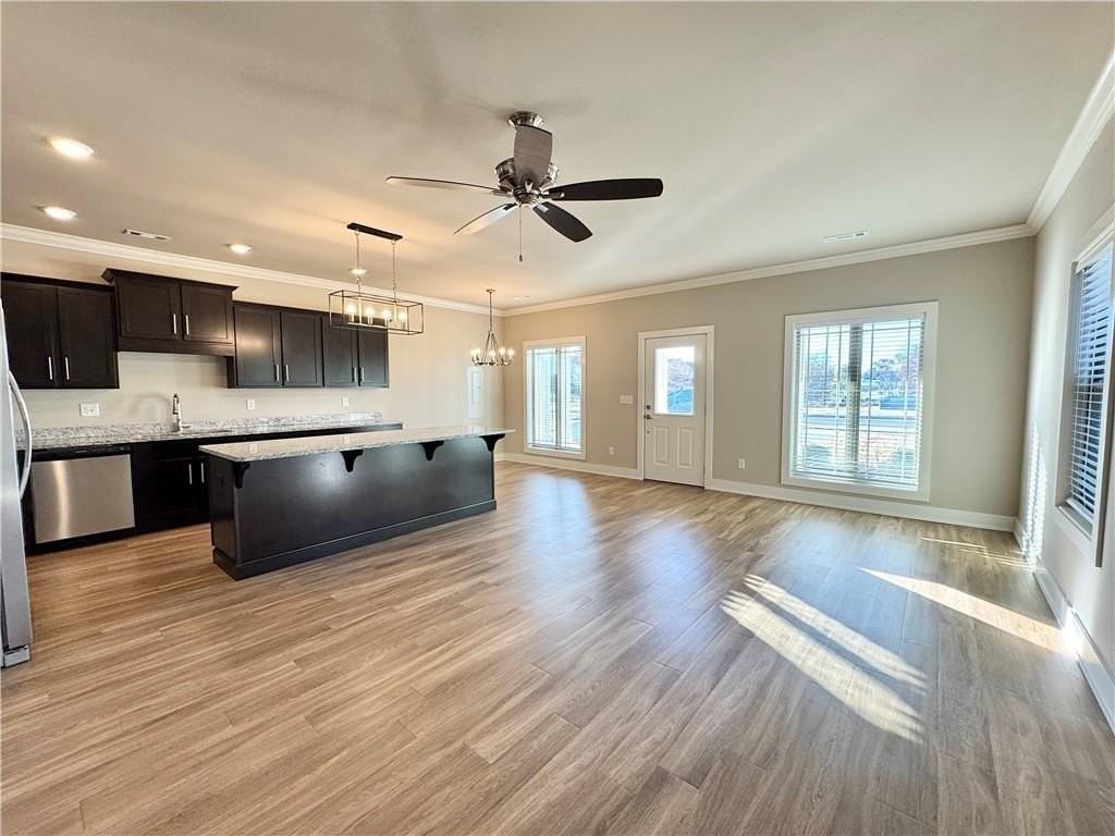 921 Ne Heights Ln - Photo 2 of 29