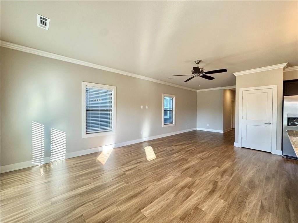 921 Ne Heights Ln - Photo 7 of 29