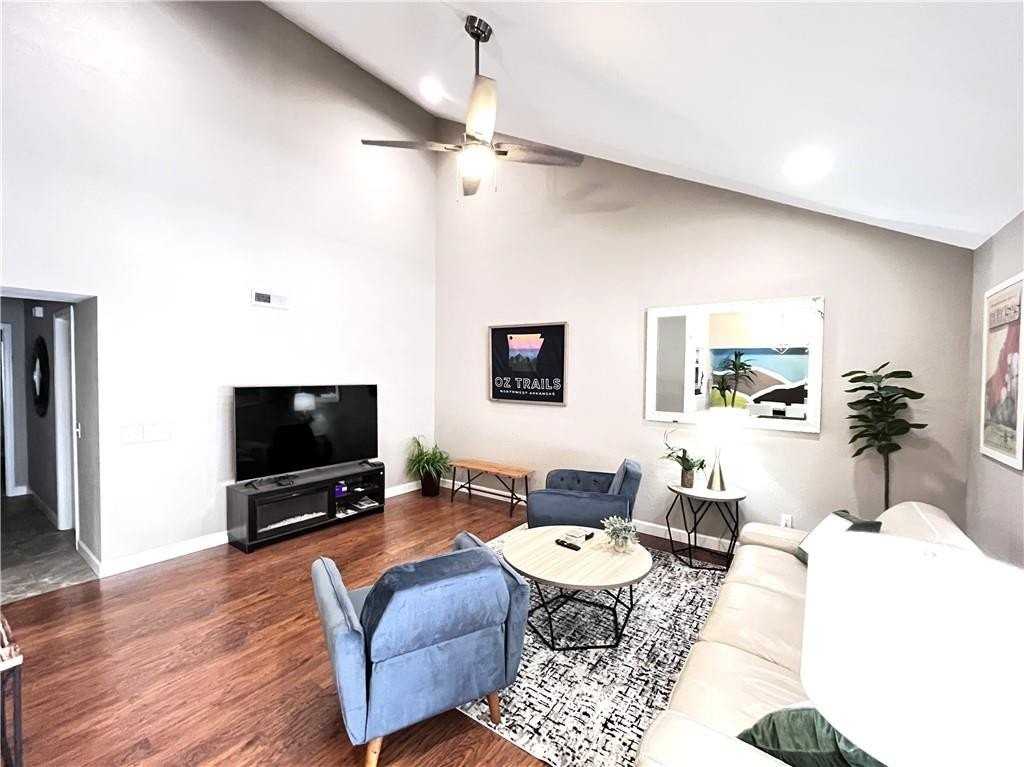 26 Melinda Ln - Photo 3 of 28