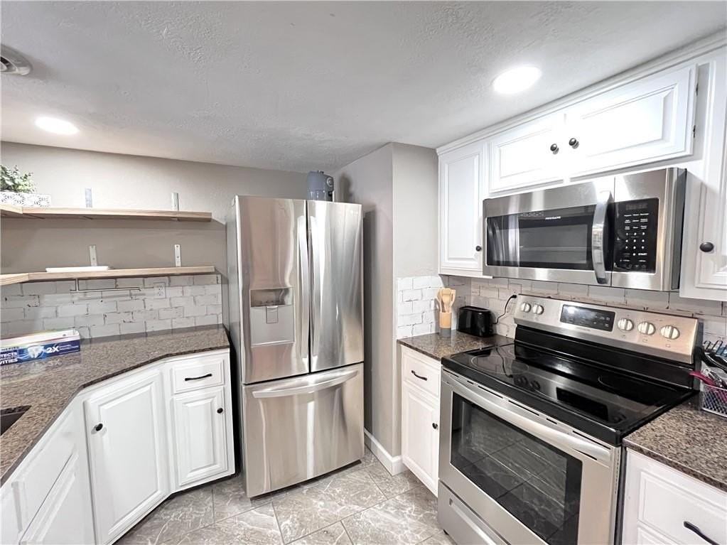 26 Melinda Ln - Photo 6 of 28