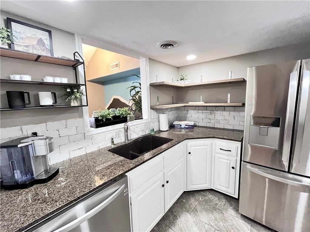 26 Melinda Ln - Photo 7 of 28