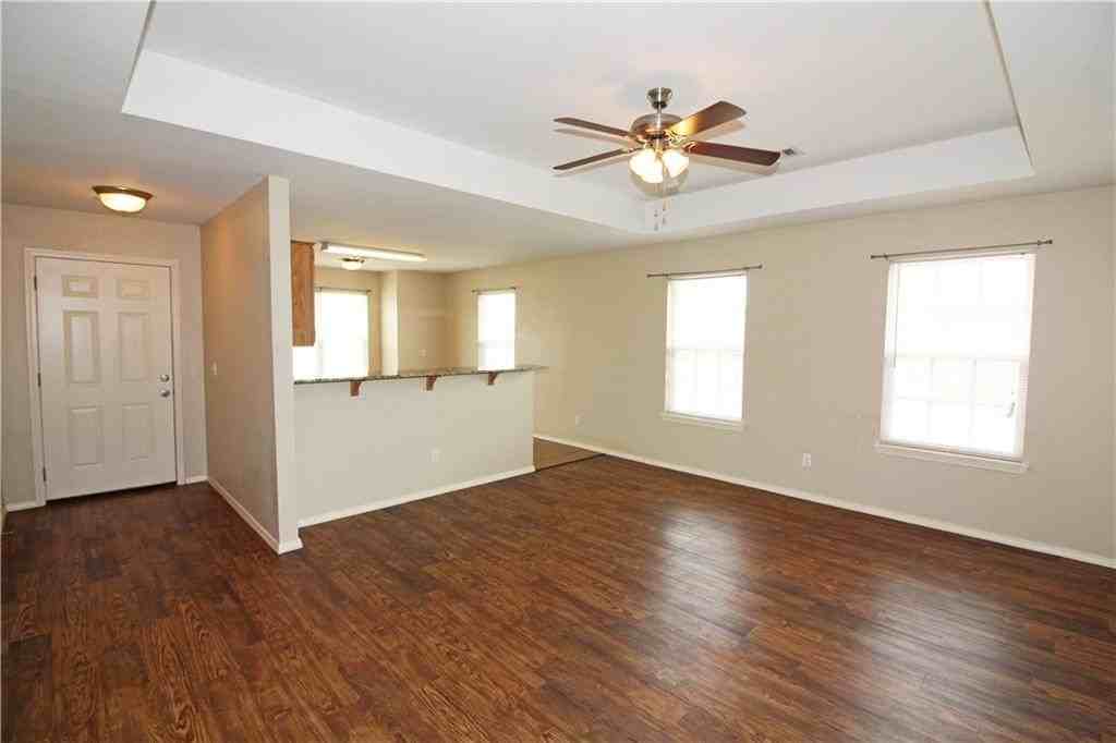 243 Sage St - Photo 4 of 21