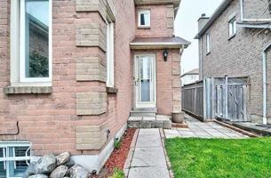 featured image of 174 Wright Cres #1