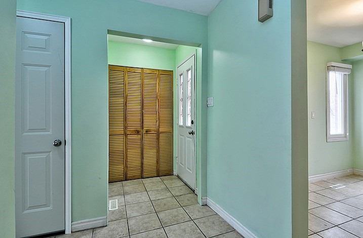 174 Wright Cres #1 - Photo 2 of 14