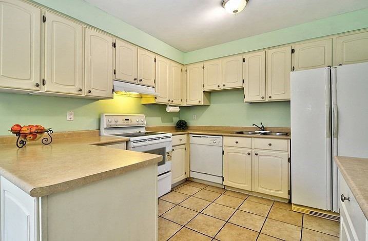 174 Wright Cres #1 - Photo 3 of 14