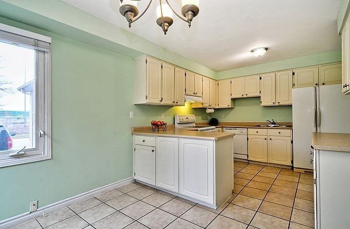 174 Wright Cres #1 - Photo 4 of 14