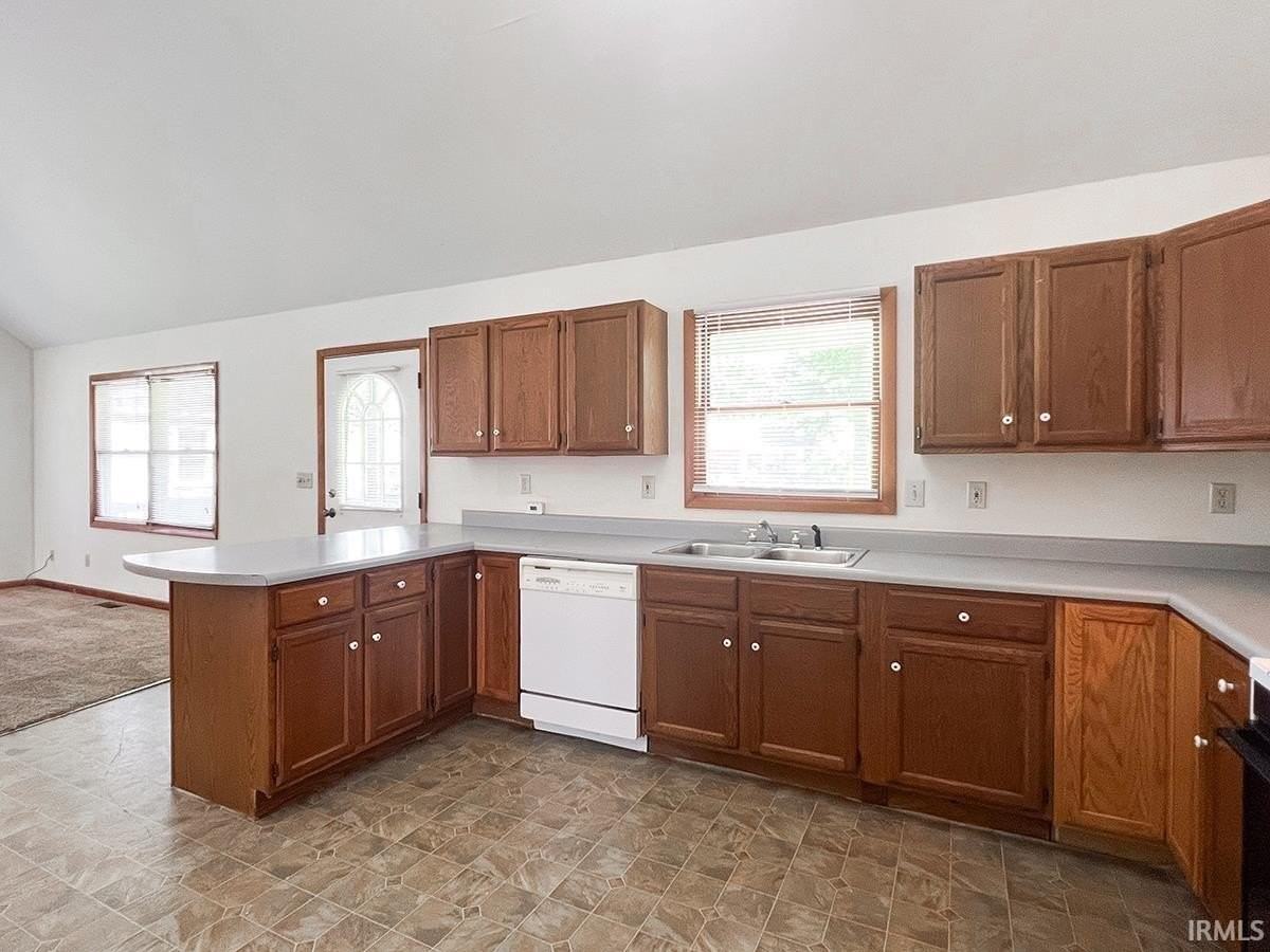 2304 E 8th St - Photo 5 of 30