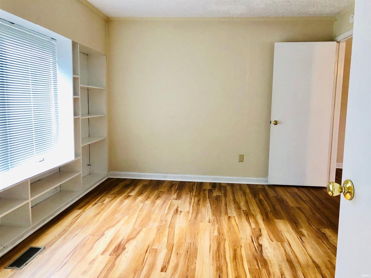 613 S Highland Ave - Photo 5 of 12