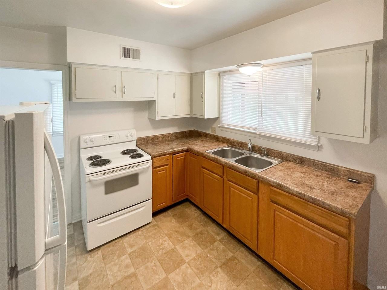 230 S Hillsdale Dr - Photo 6 of 27