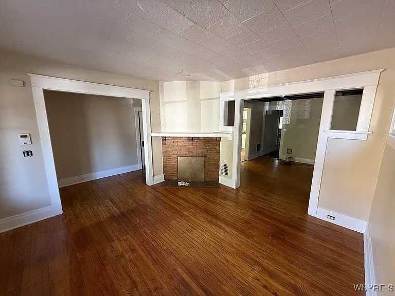 76 Vernon Place unit: Lower - Photo 3 of 11