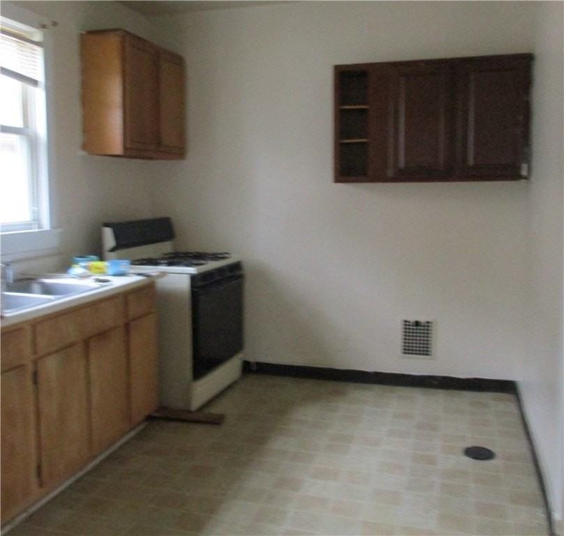 128 Bartlett St - Photo 5 of 11