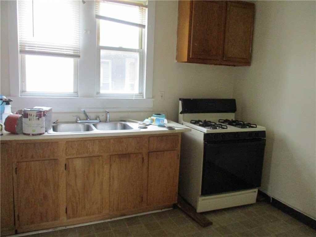 128 Bartlett St - Photo 7 of 11