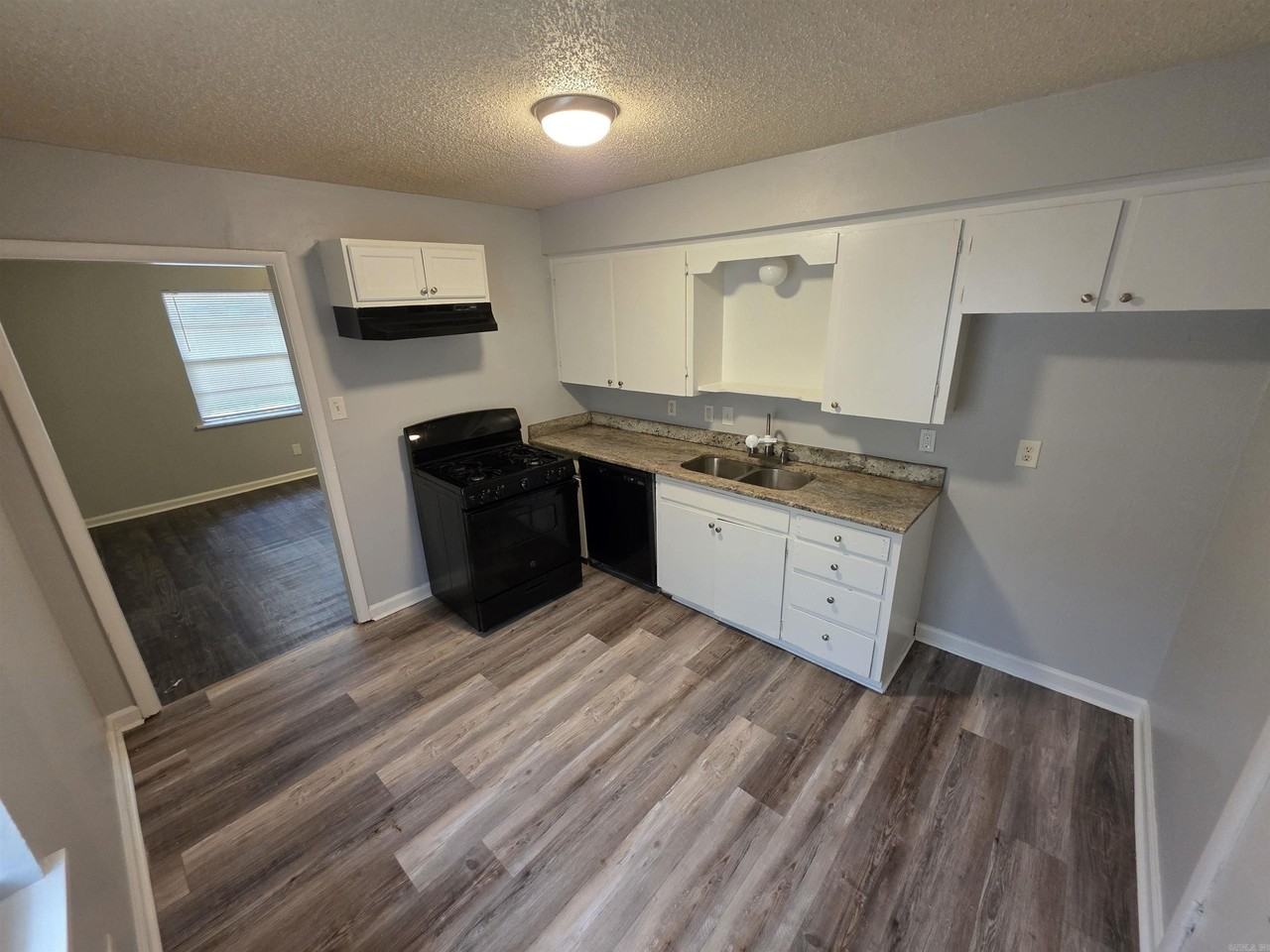 9110 Woodford Dr - Photo 4 of 9