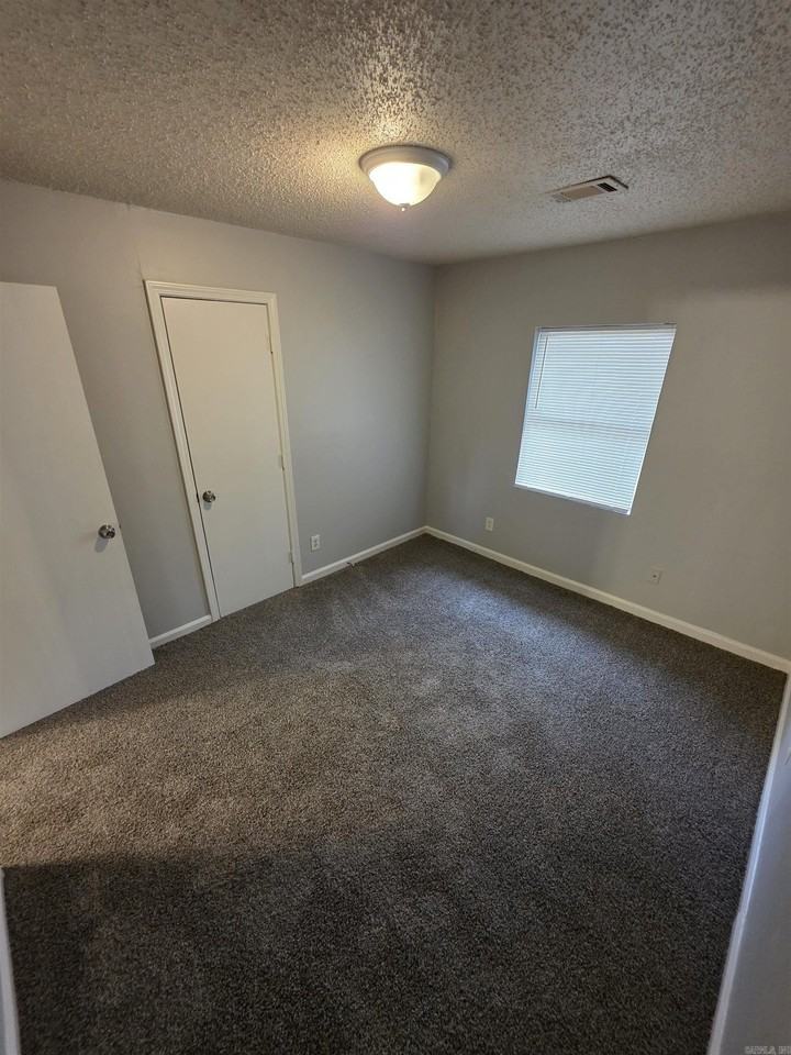 9110 Woodford Dr - Photo 5 of 9