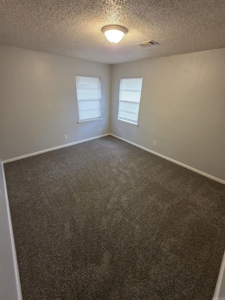 9110 Woodford Dr - Photo 7 of 9