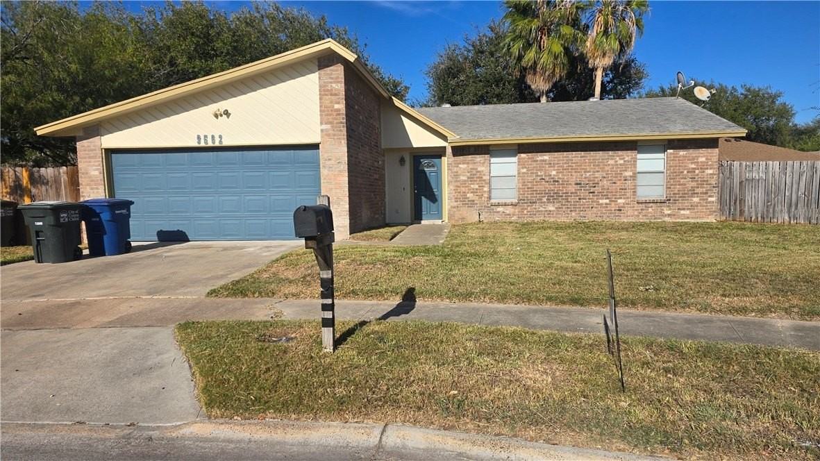 9562 Goldfinch Cir - Photo 2 of 27