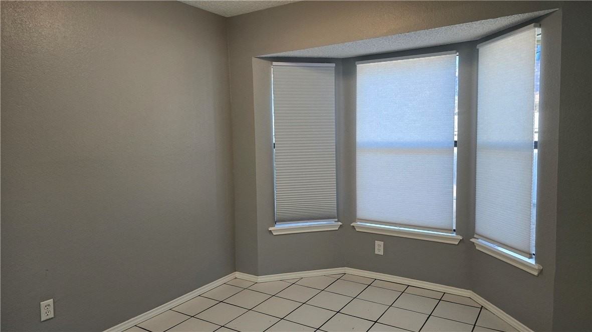 9562 Goldfinch Cir - Photo 6 of 27