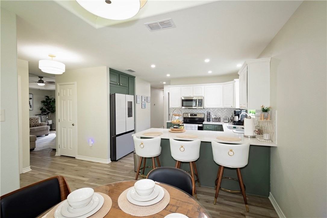 1217 Oconnell St - Photo 3 of 23