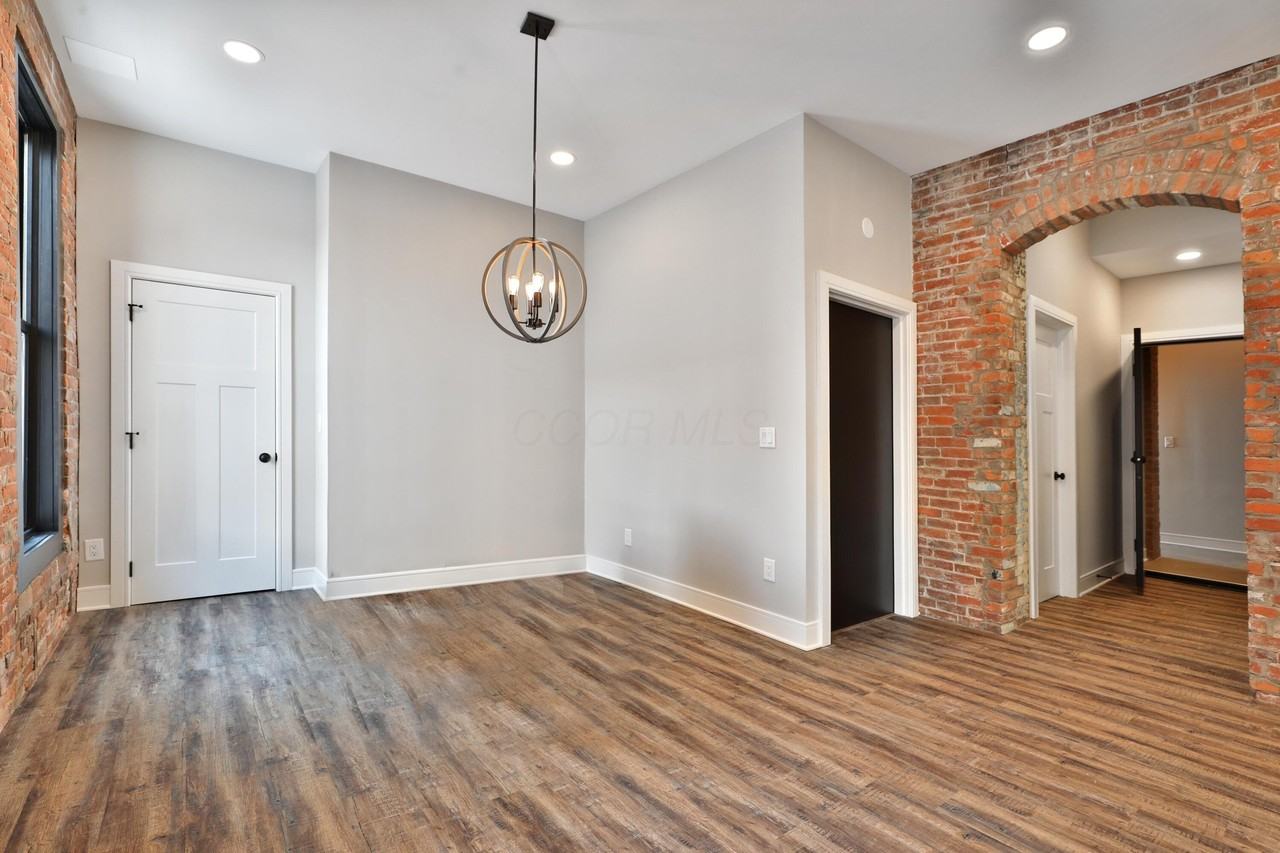 370 S Washington Ave - Photo 7 of 50