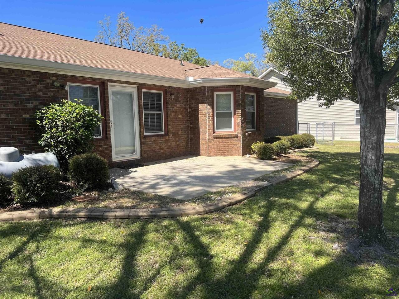 213 Westwood Dr - Photo 3 of 10