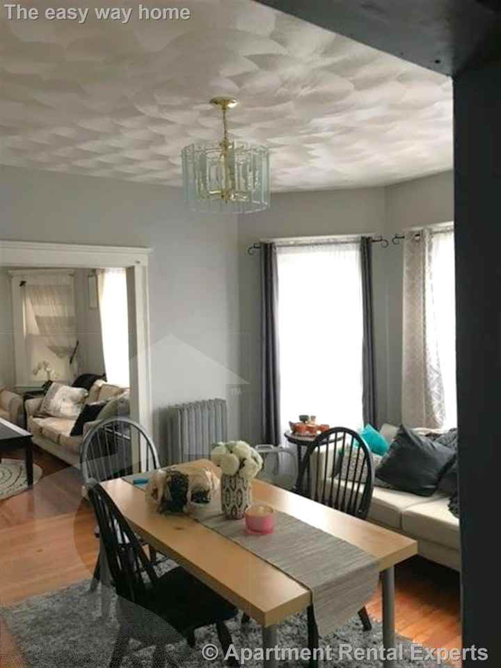 156 Middlesex Ave - Photo 3 of 10