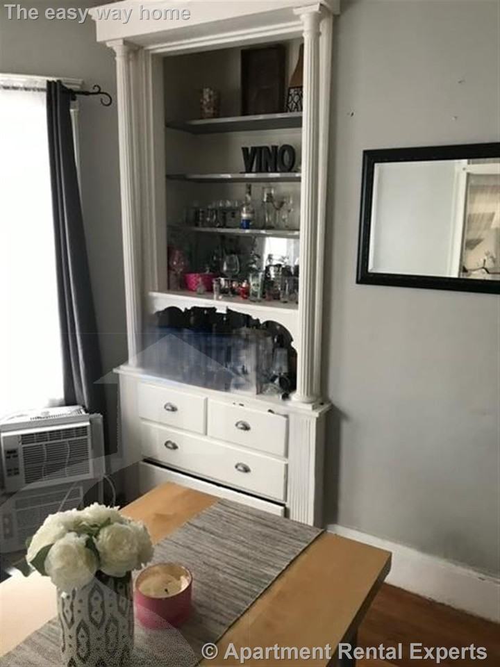 156 Middlesex Ave - Photo 5 of 10