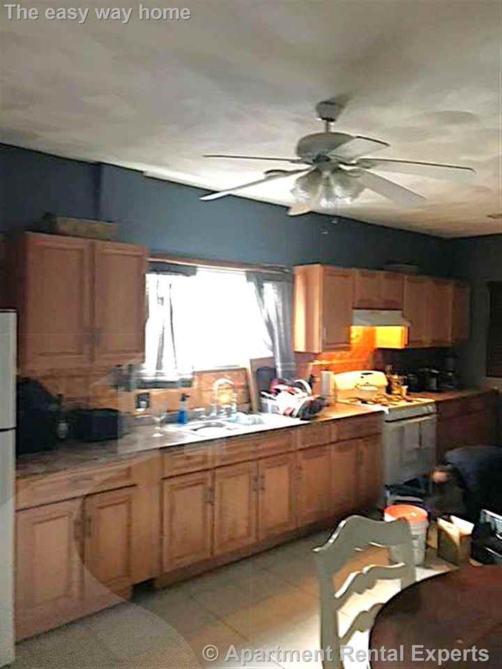 156 Middlesex Ave - Photo 6 of 10