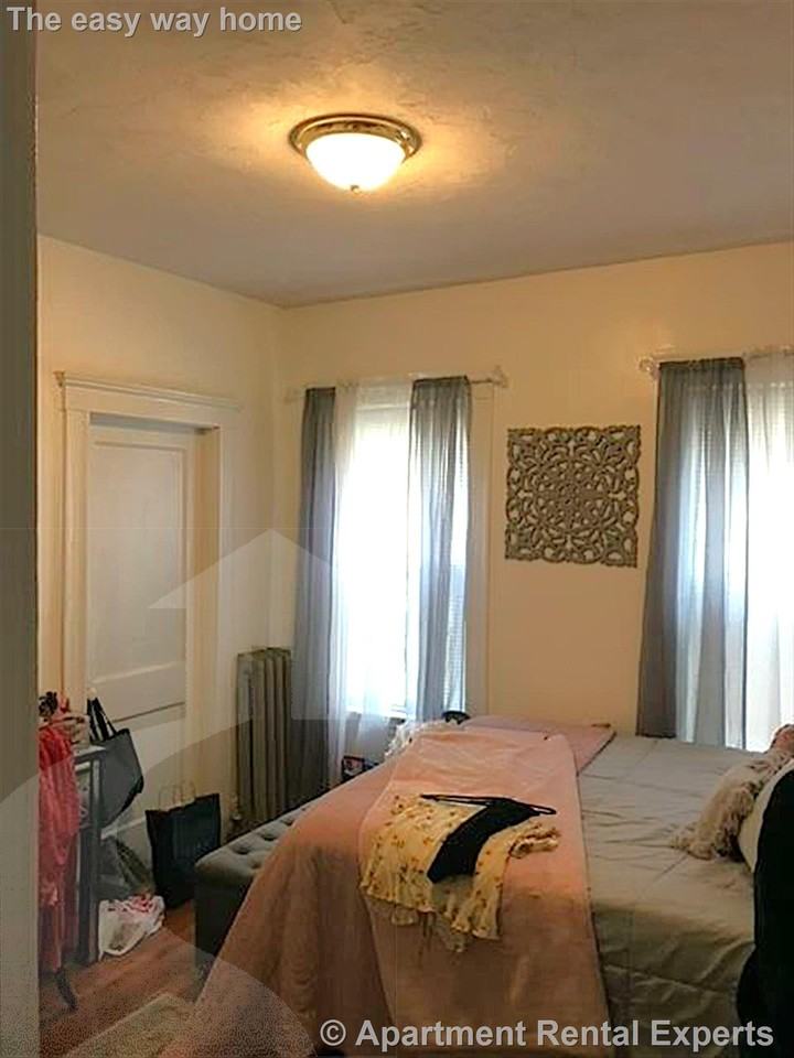 156 Middlesex Ave - Photo 7 of 10