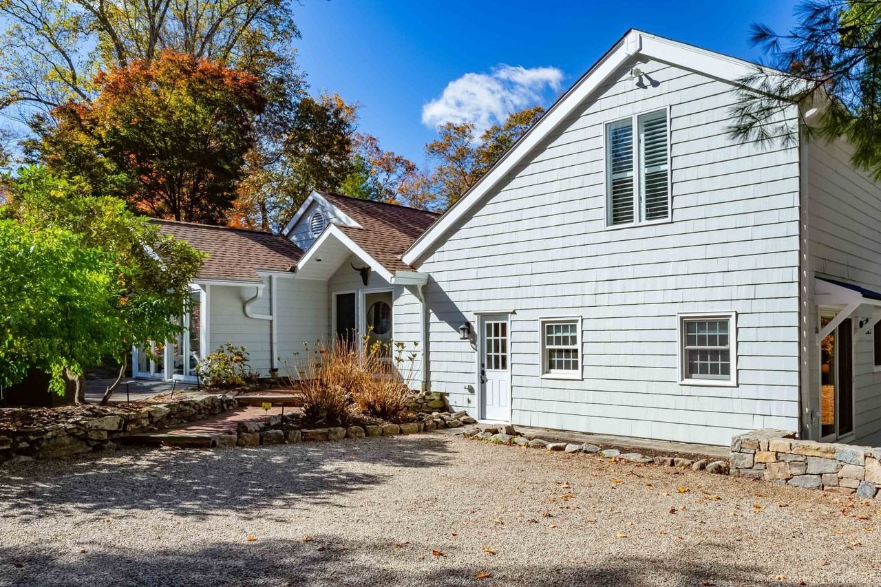 188 Godfrey Rd E - Photo 5 of 40