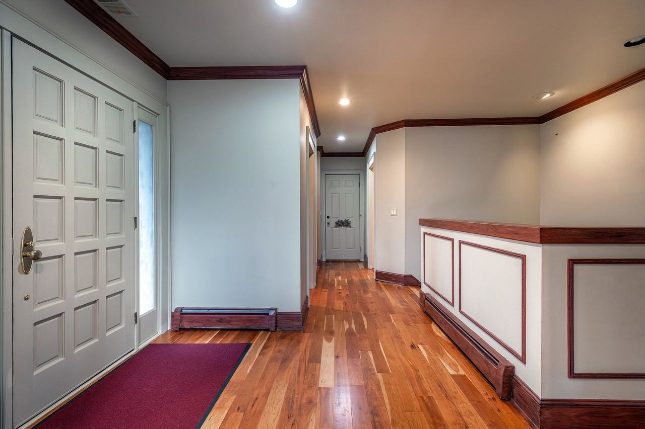 411 Beach Street - Photo 4 of 37