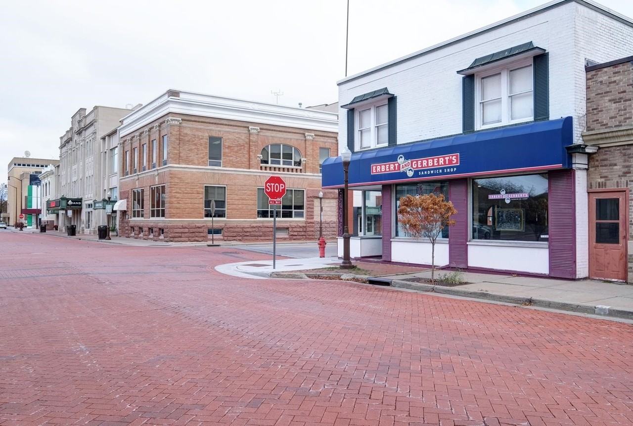 329 N 4th St - Photo 4 of 50