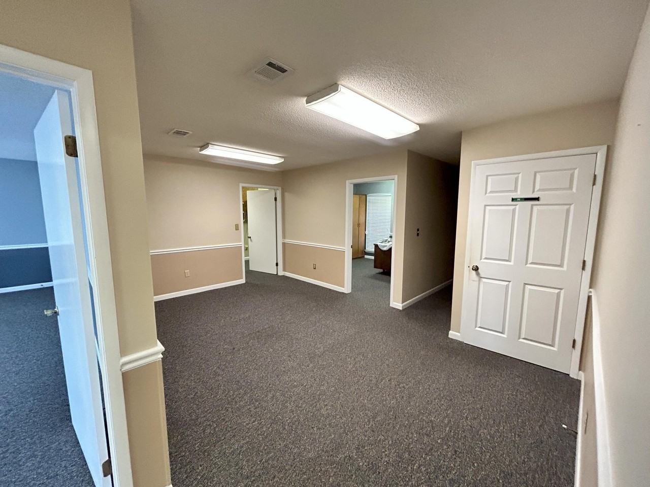 638 N Ferdon Blvd - Photo 2 of 14