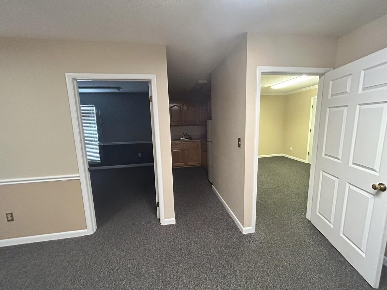 638 N Ferdon Blvd - Photo 3 of 14