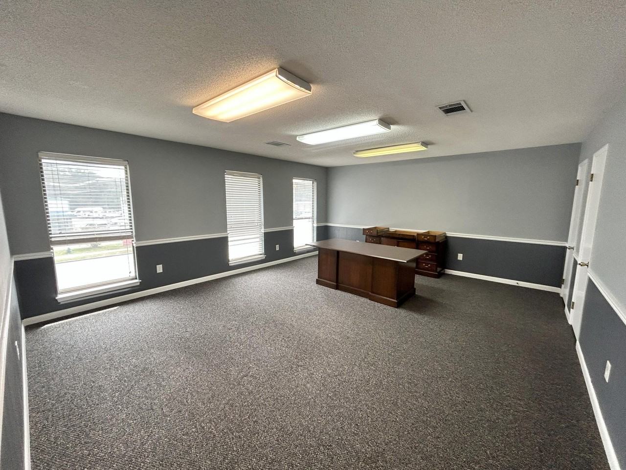 638 N Ferdon Blvd - Photo 4 of 14