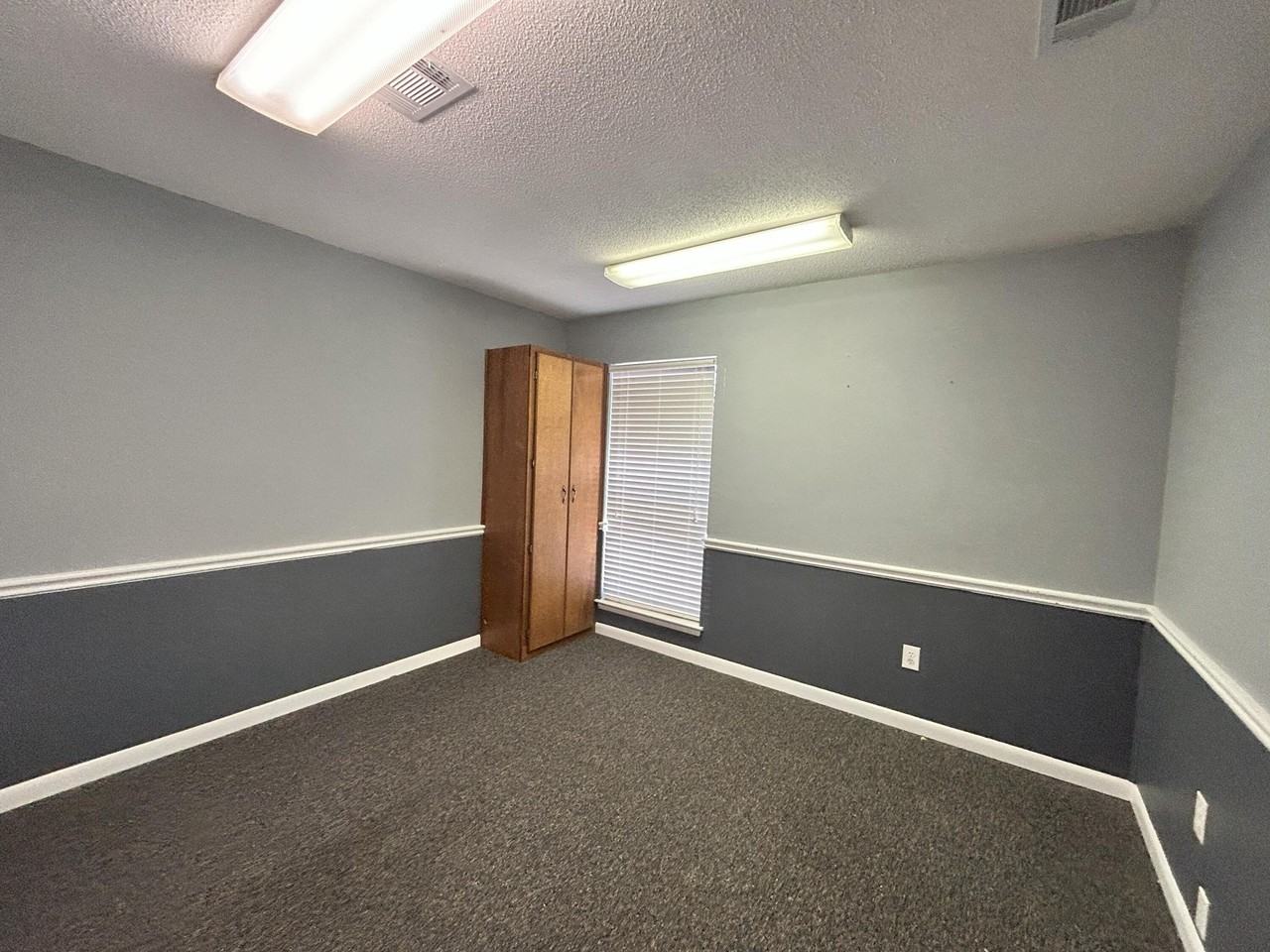 638 N Ferdon Blvd - Photo 6 of 14