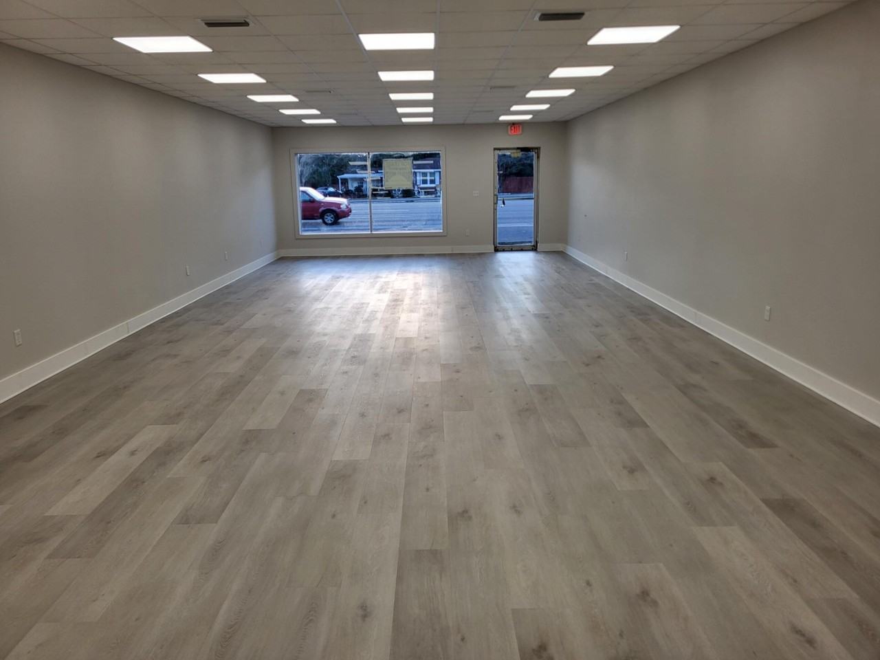 284 Eglin Pkwy Ne - Photo 3 of 5