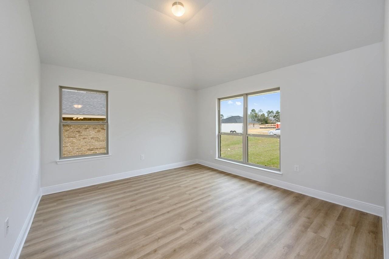 2107 Queen St - Photo 6 of 48